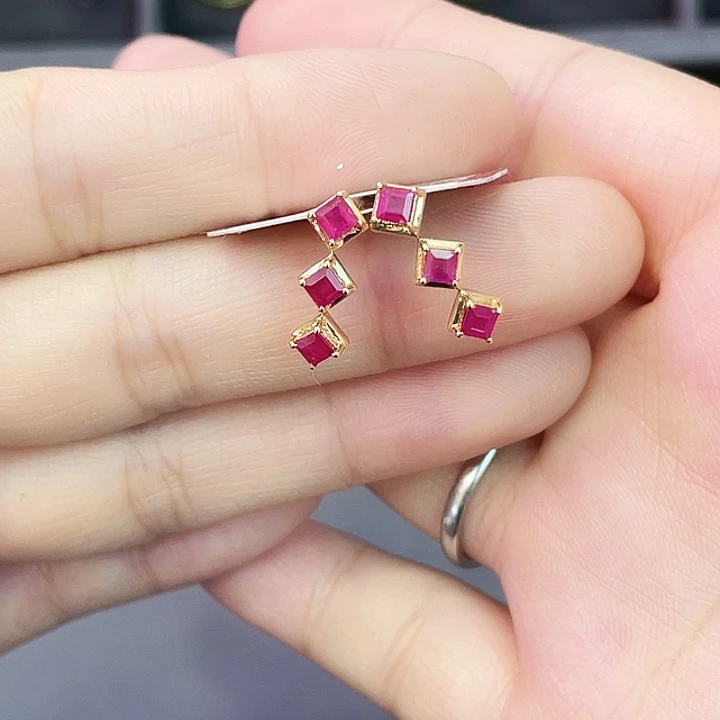 耳饰18K金镶嵌红宝石1.35