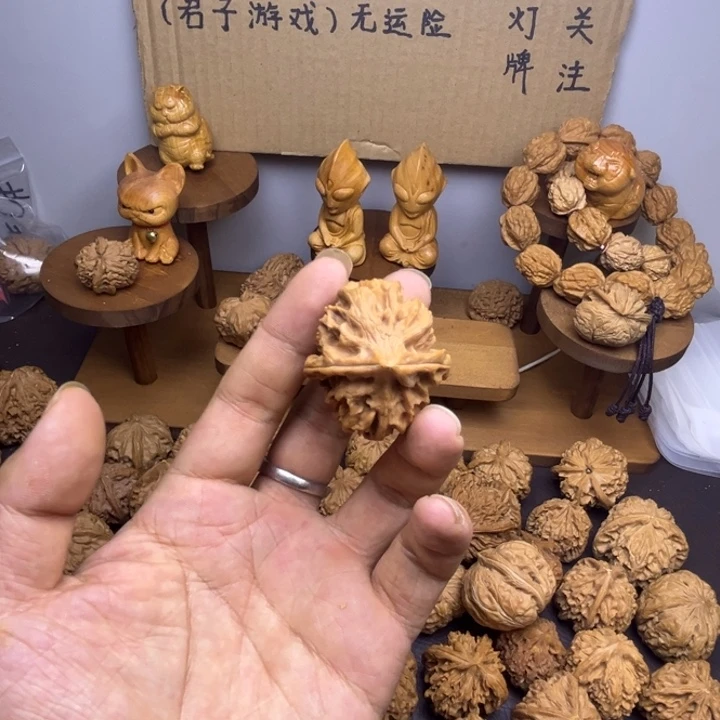 合***实吊坠桃核曹大龙两棱