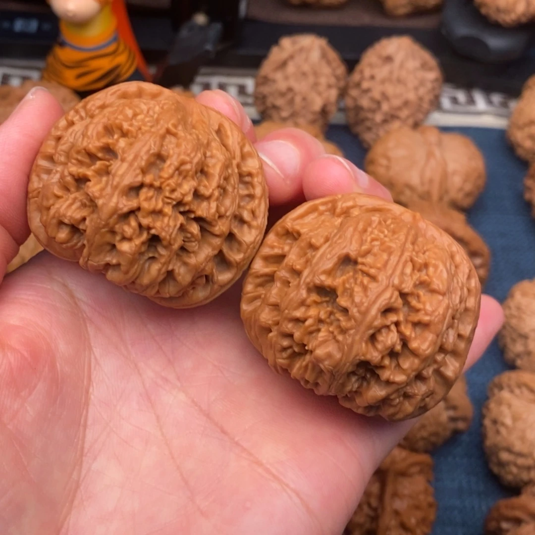 文玩核桃把件43红皮球筋