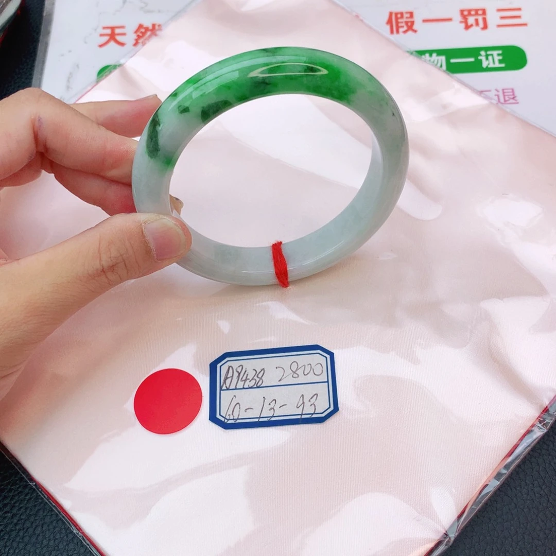 翡翠手镯未镶嵌我