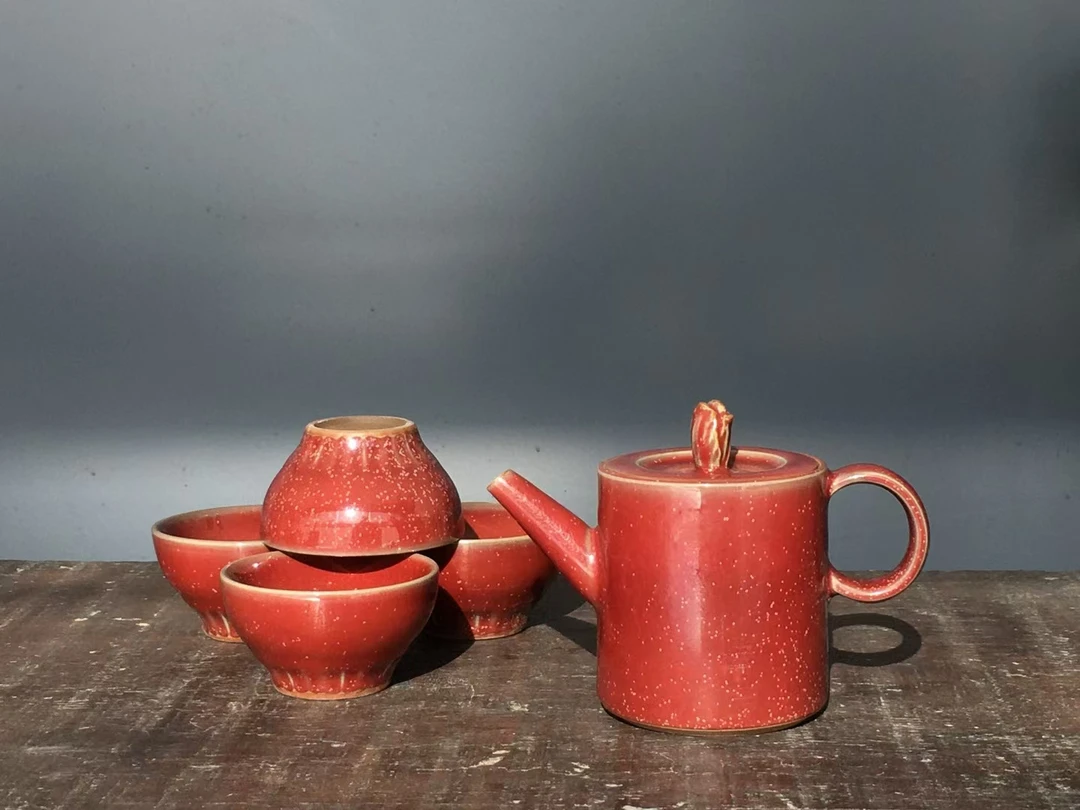 钧窑钧瓷，百财壶，容量200毫升左右。一壶四杯带包装。