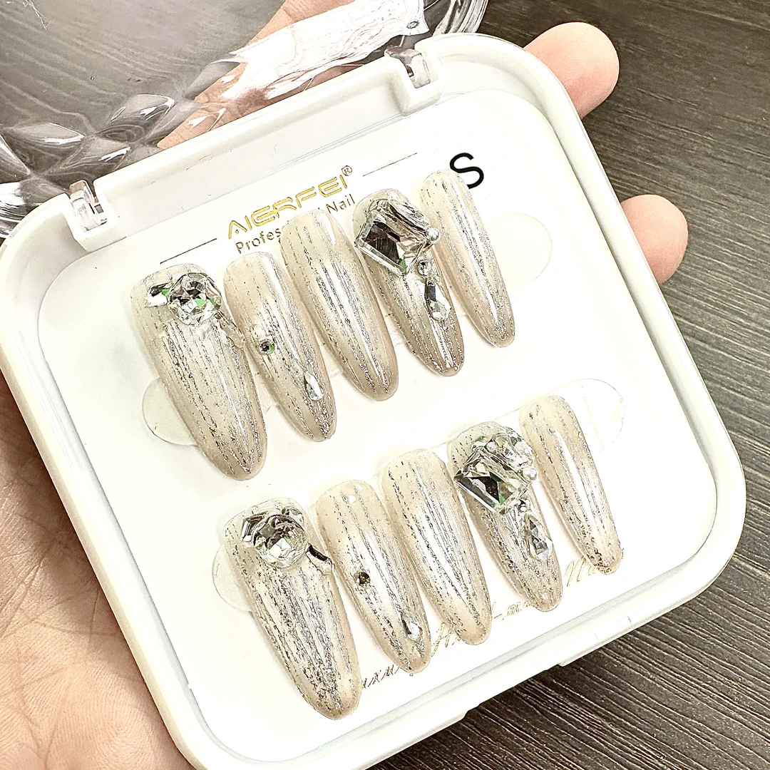 【流星泪】高级轻奢鸽子蛋爆闪满钻手工穿戴美甲气质新娘婚甲