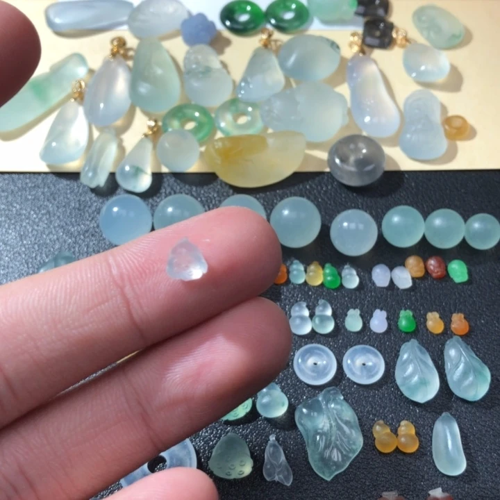 定制翡翠未镶嵌挂件