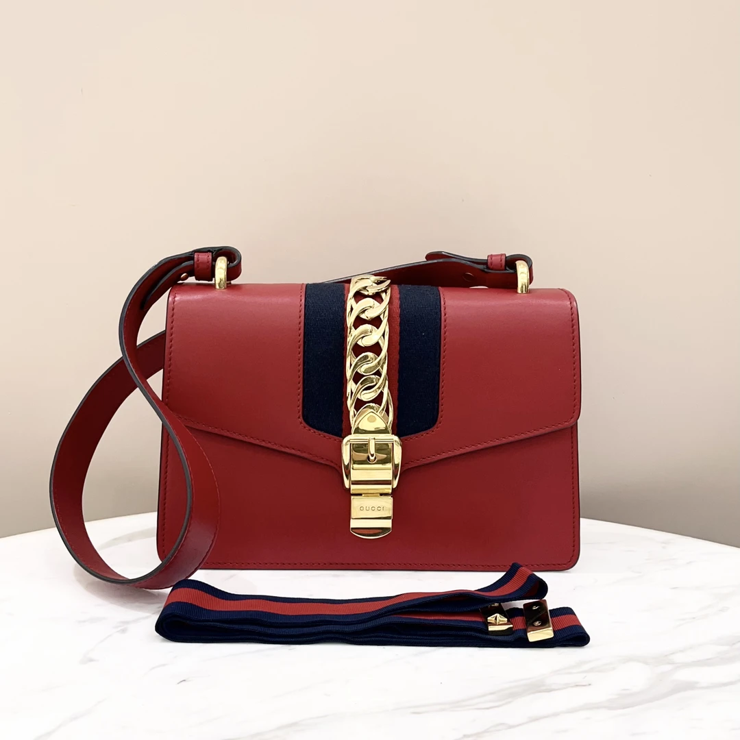 99新 GUCCI/古驰 98新红金塞尔维亚中号,尺寸约26*17