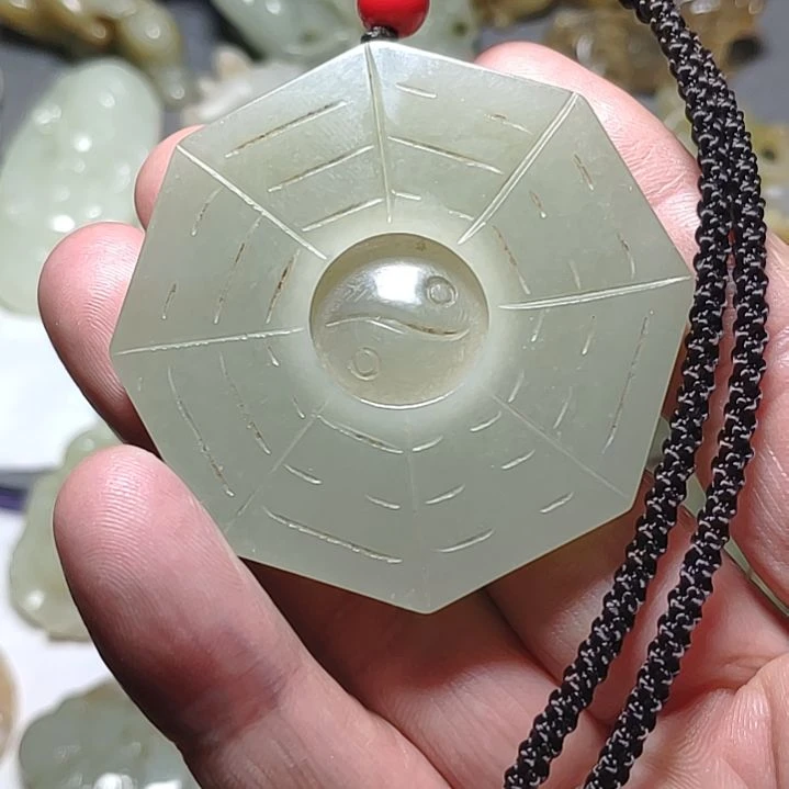 和田玉颈饰未镶嵌博**主