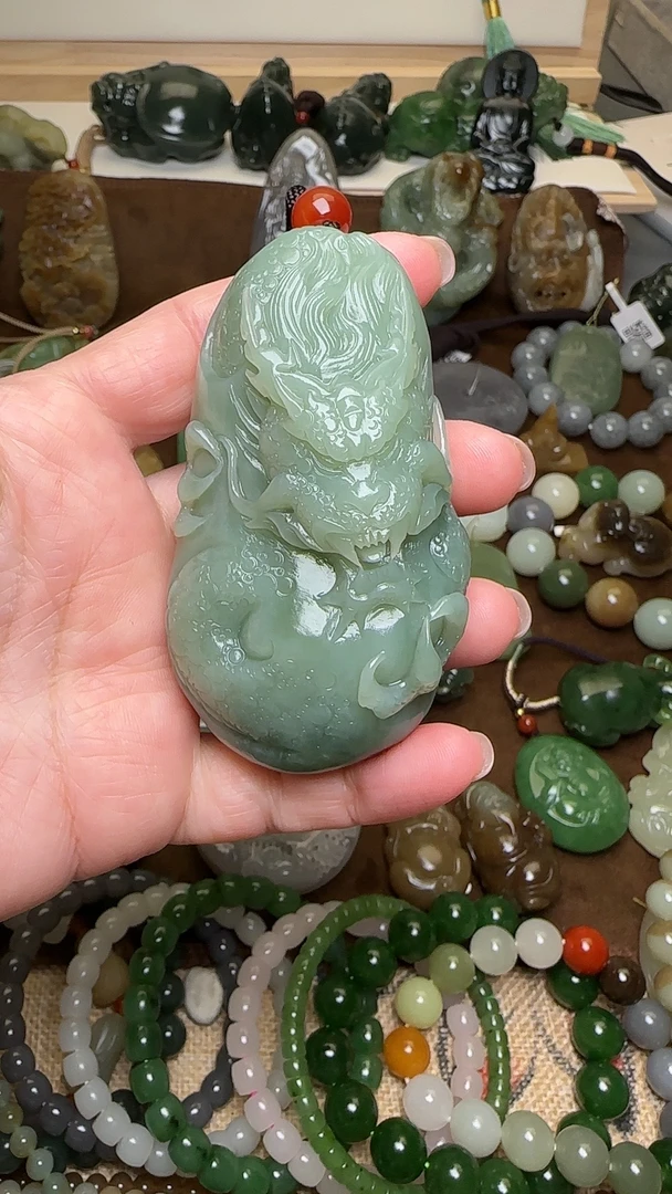 和田玉大龙手把件