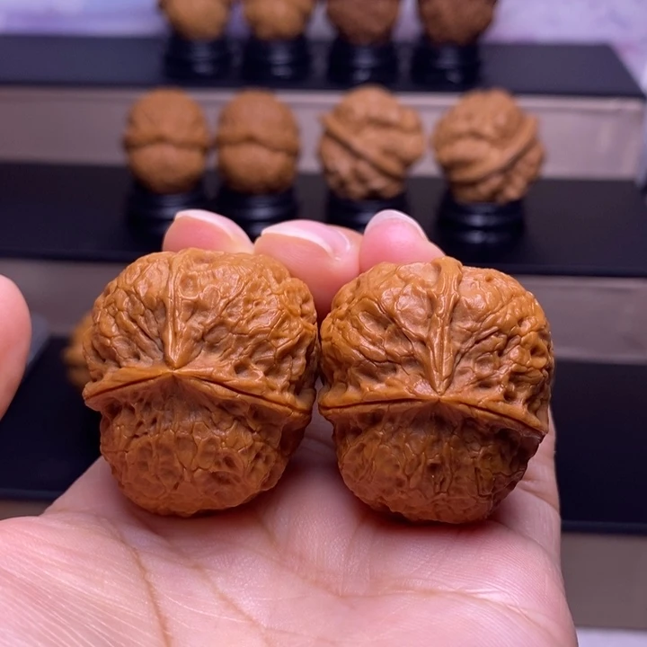 把件文玩核桃红宝石三楞11