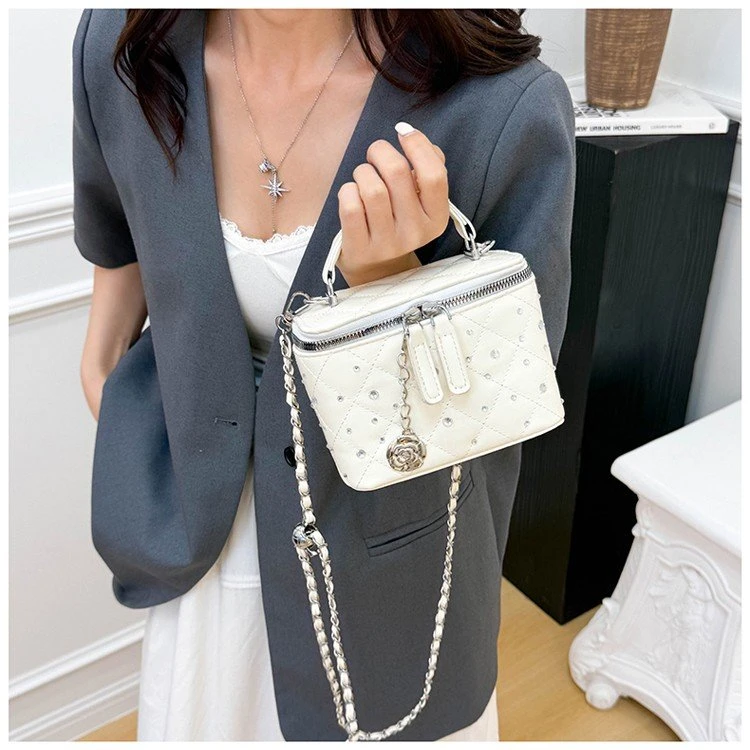 包包女设计简约百搭新款大容量休闲单肩斜挎包女包