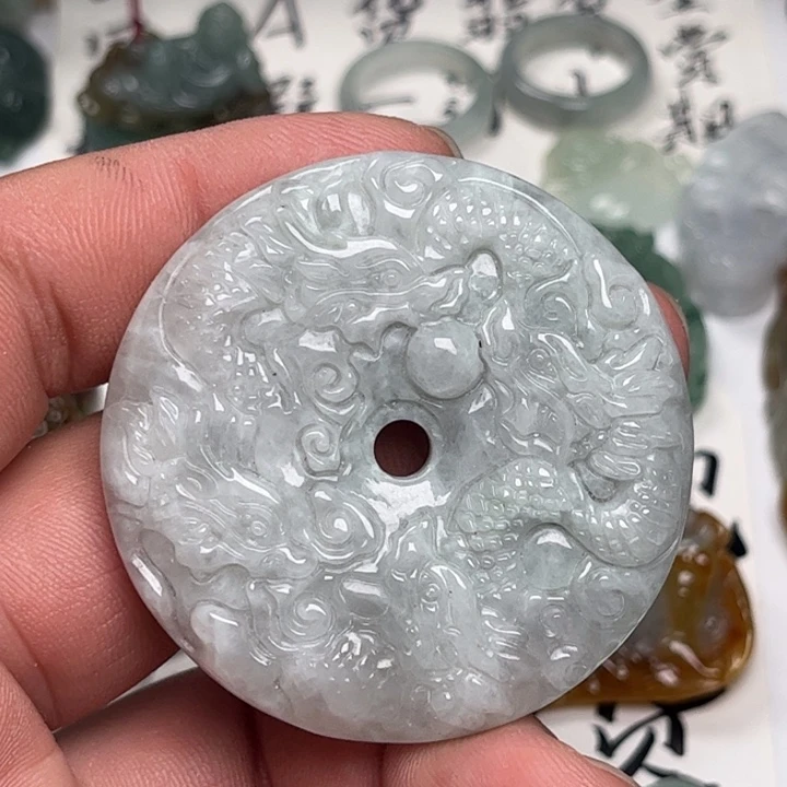 翡翠未镶嵌颈饰九龙 车挂