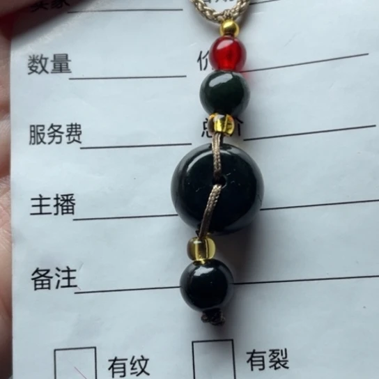 杨***生和田玉未镶嵌颈饰