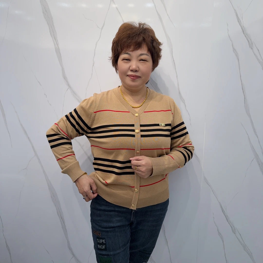 春季新款时尚高档V领套头假开衫条纹上衣6908