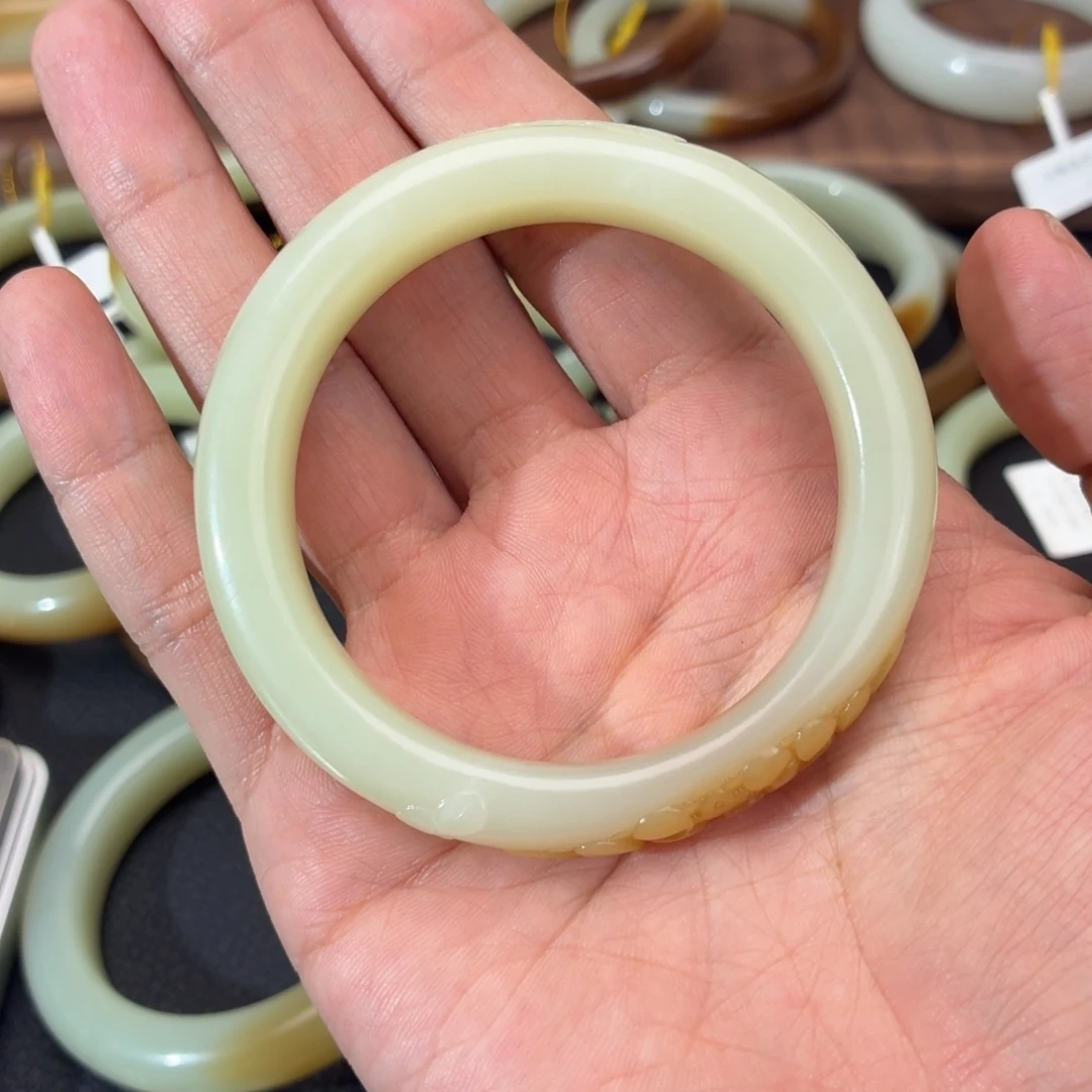 温***昔和田玉（糖玉）未镶嵌手镯