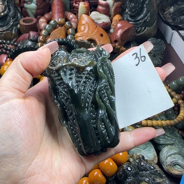 透闪石质玉未镶嵌珠宝奇石