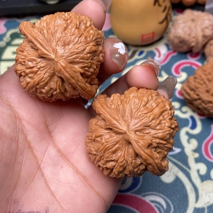 文玩核桃把件超***炮白狮子