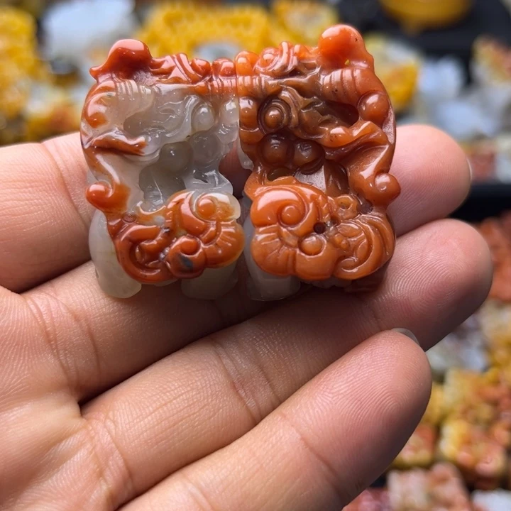 石英质玉（黄龙玉）未镶嵌颈饰