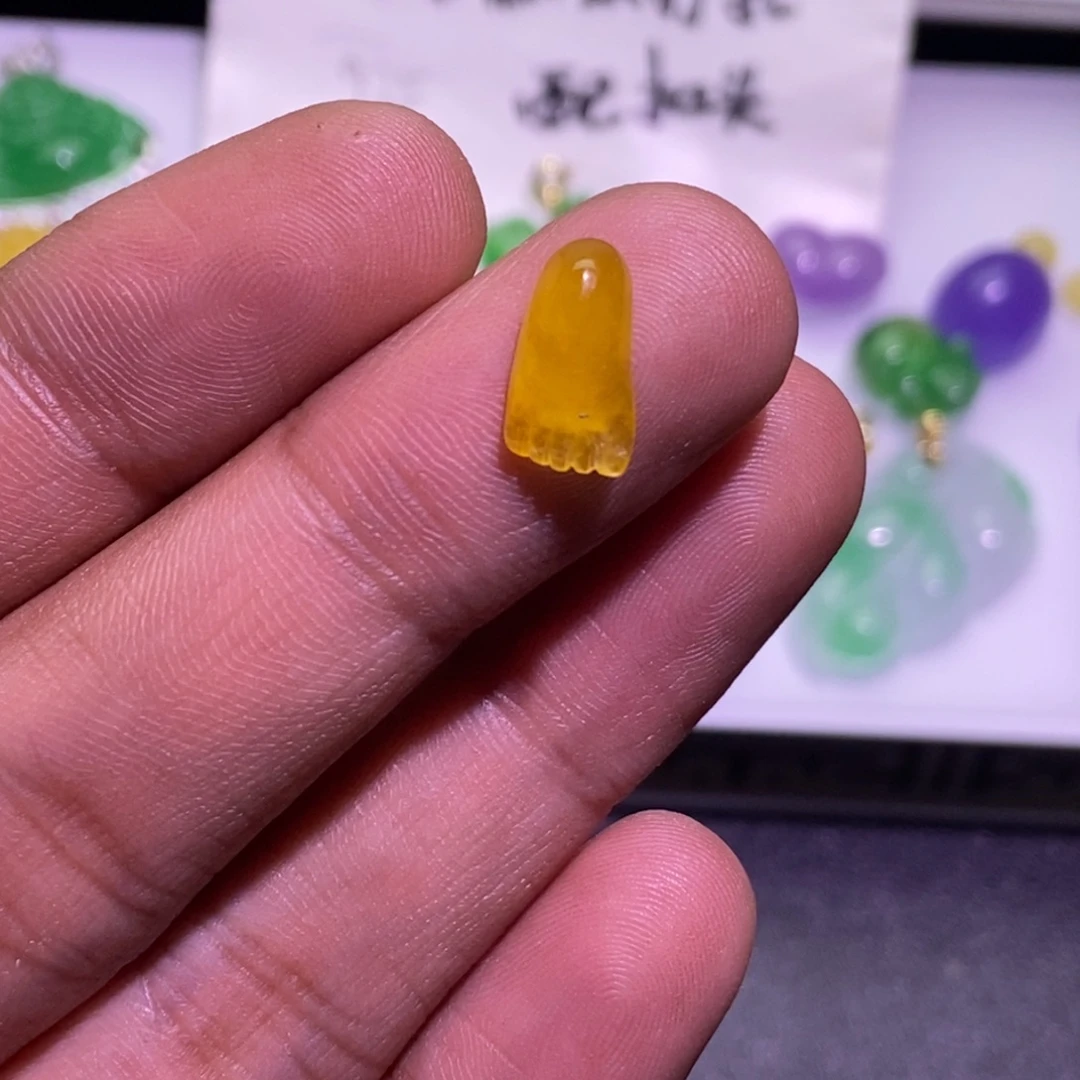 翡翠未镶嵌颈饰吊坠