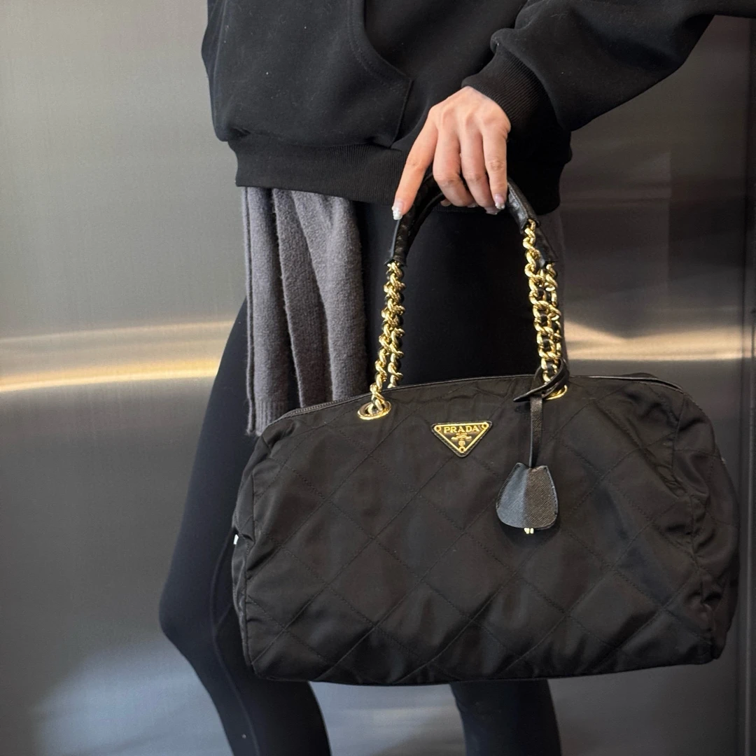 95新 Prada/普拉达 prada黑金菱格保龄球手提包