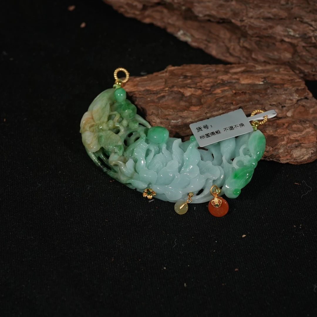 香港王老板-翡翠吊坠ke860