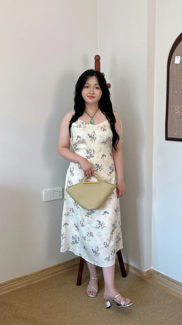 （清仓）复古V领碎花连衣裙