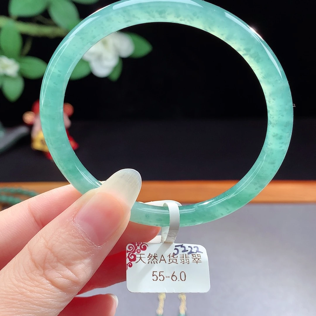 未镶嵌手镯（圆镯）翡翠