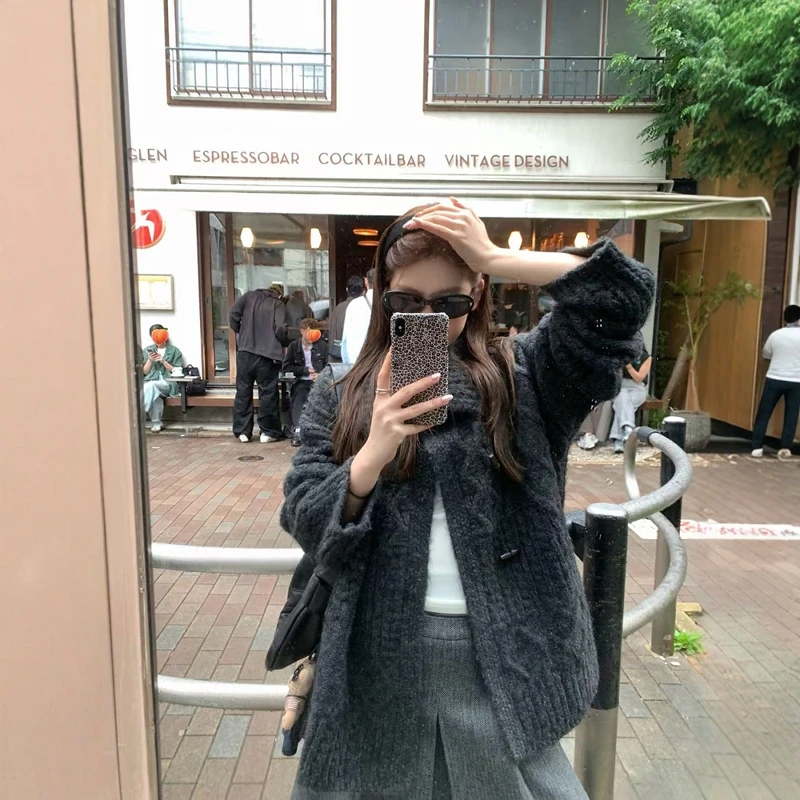 韩系慵懒麻花翻领毛衣外套女秋冬老钱风高级感宽松牛角扣针织开衫