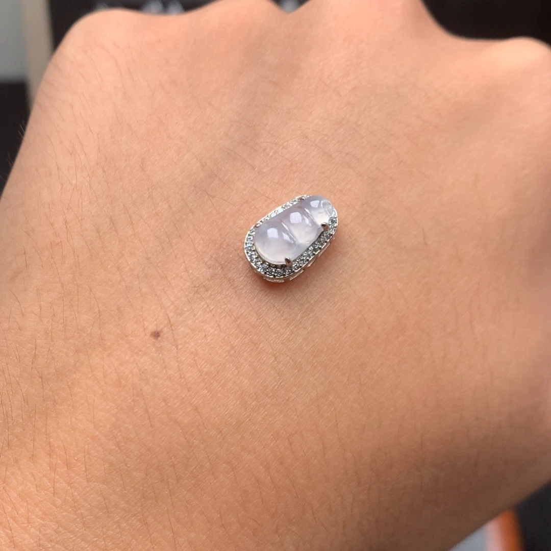 翡翠未镶嵌颈饰你是