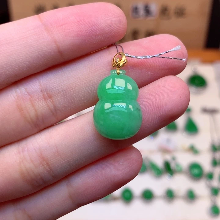 翡翠18K金镶嵌颈饰翡翠