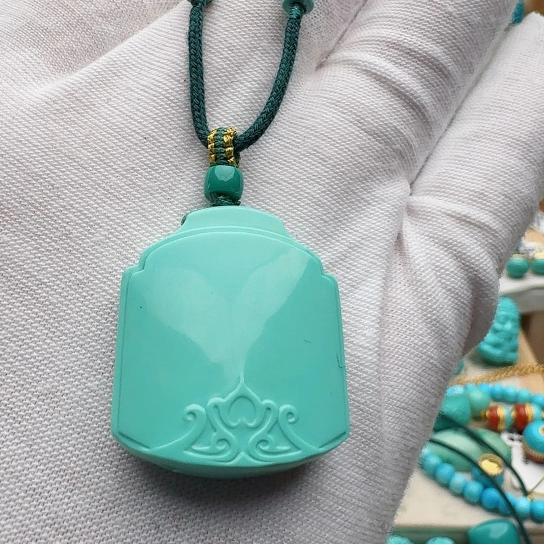 绿松石未镶嵌颈饰