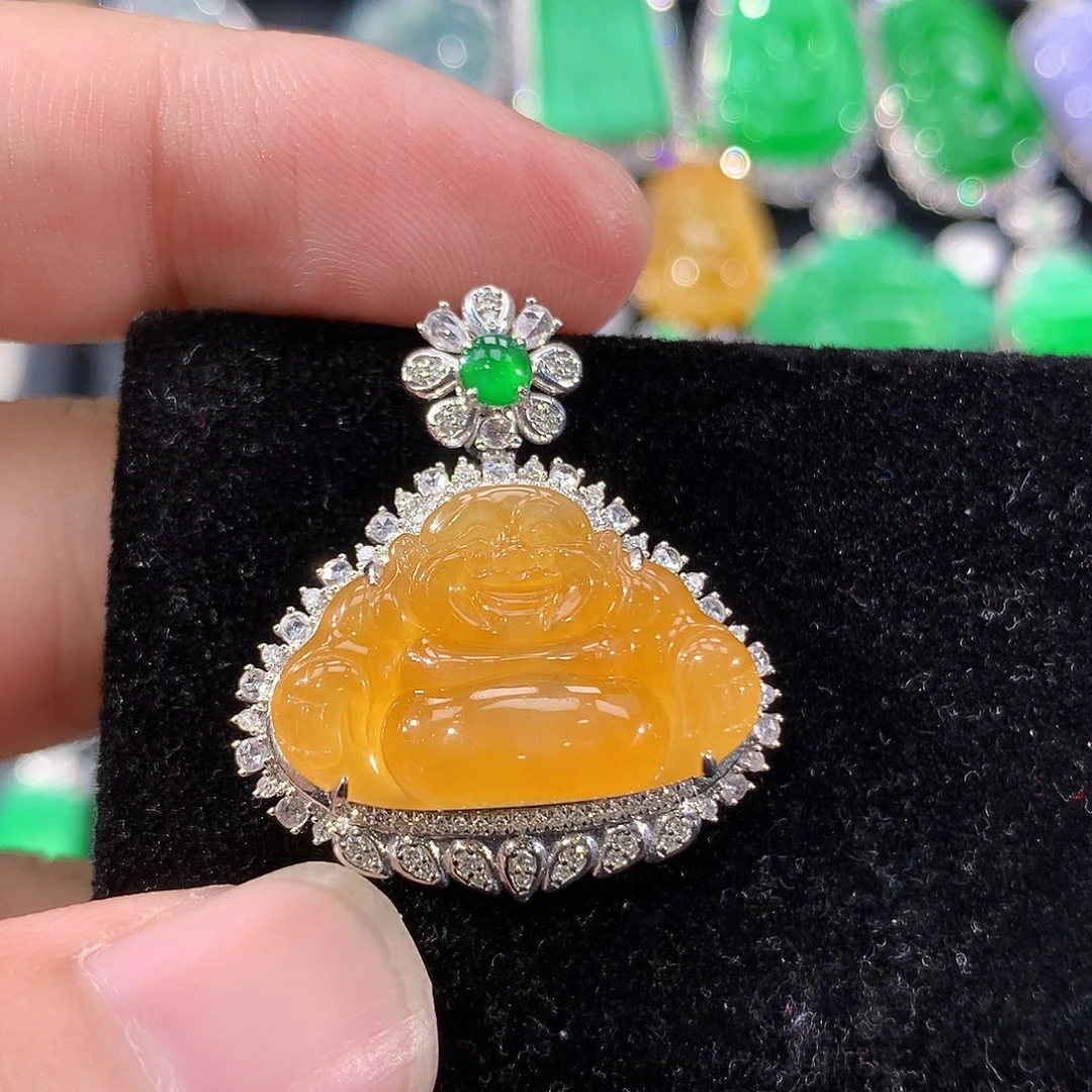 翡翠18K金镶嵌颈饰