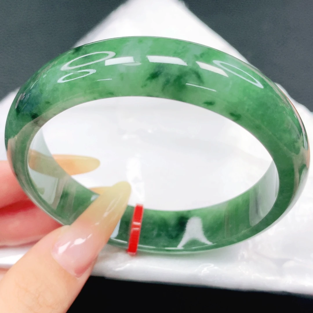 翡翠手镯未镶嵌59。