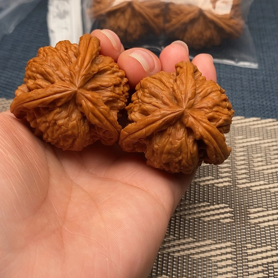 y***g吊坠文玩核桃三棱