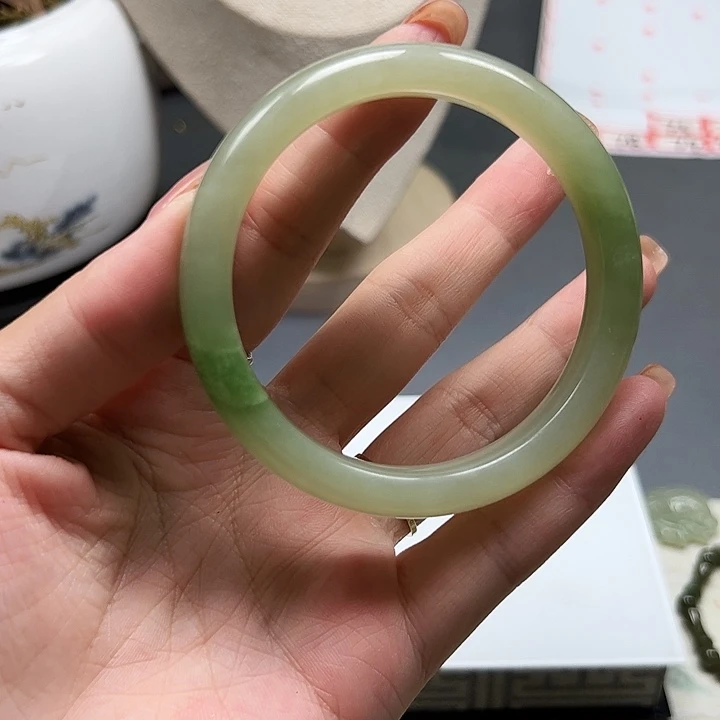 和田玉手镯未镶嵌起**.75