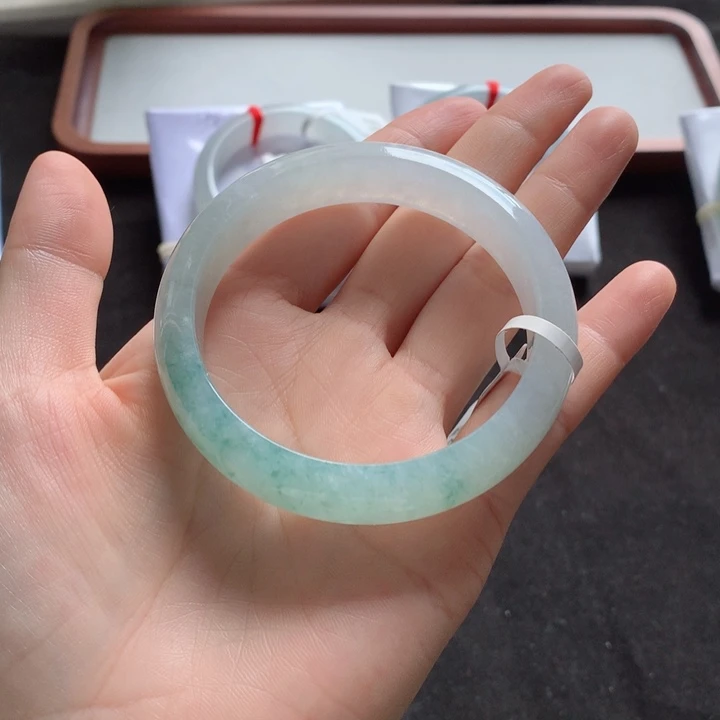 翡翠手镯未镶嵌手镯