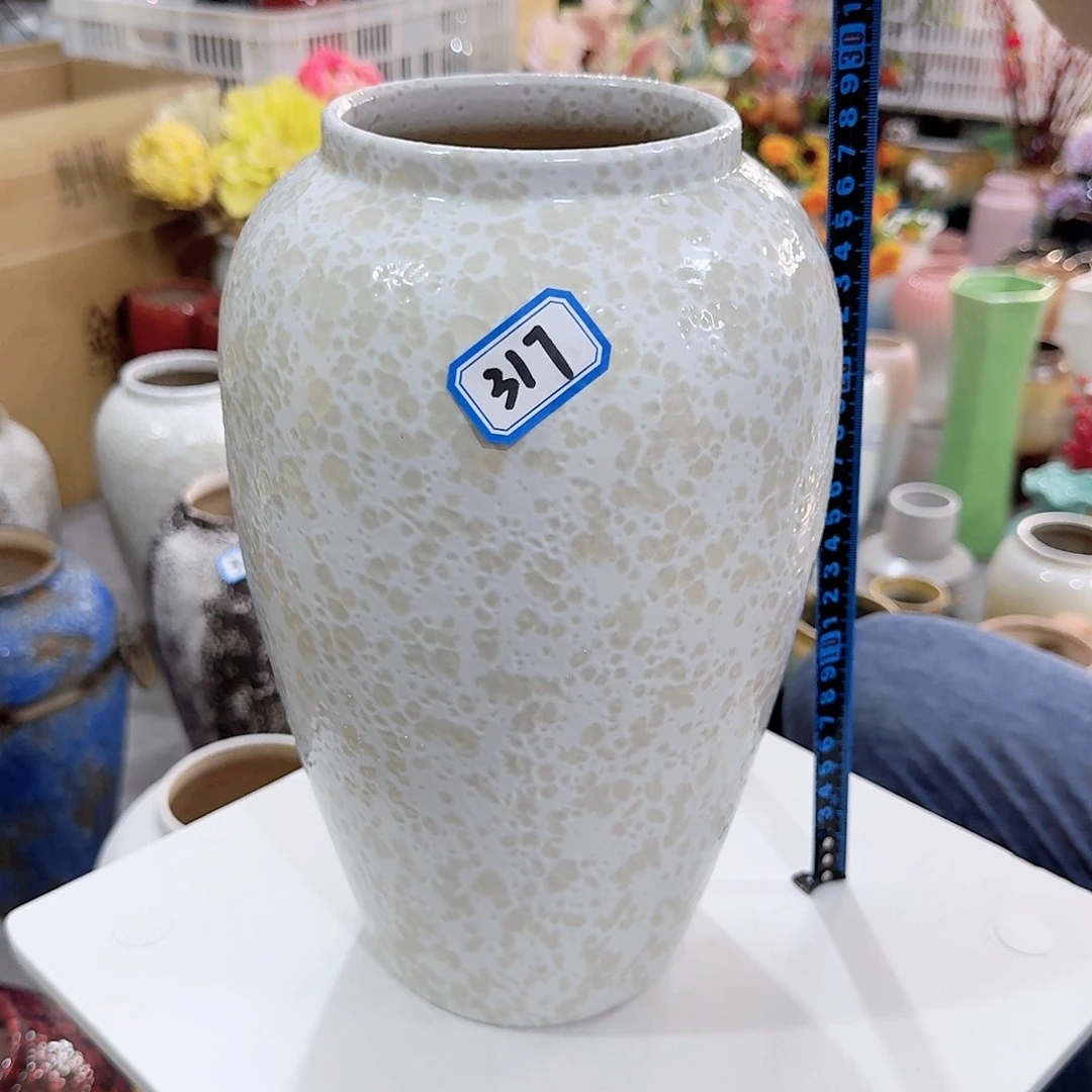 317号陶瓷高29厘米微瑕一个