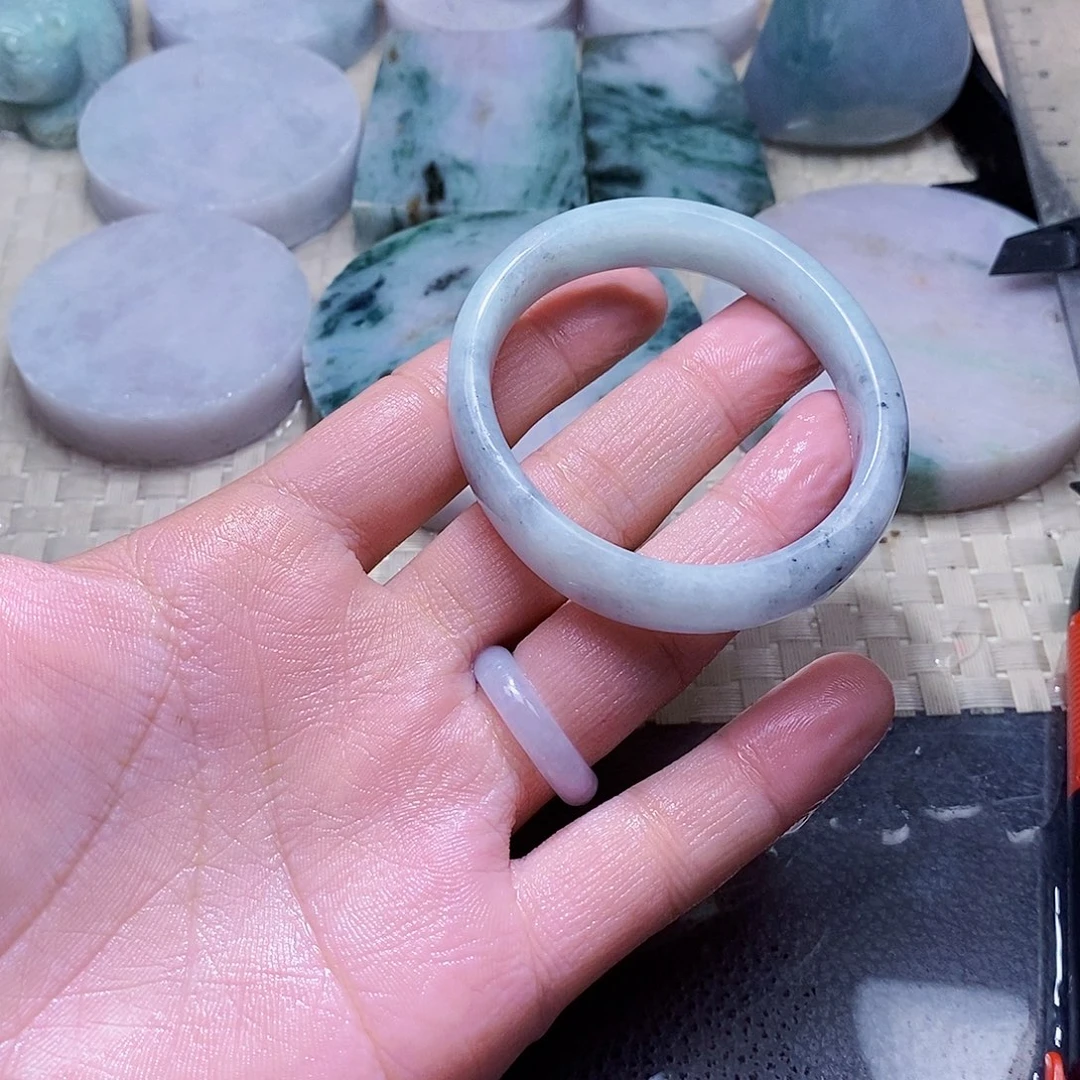 莎***野翡翠未镶嵌颈饰88