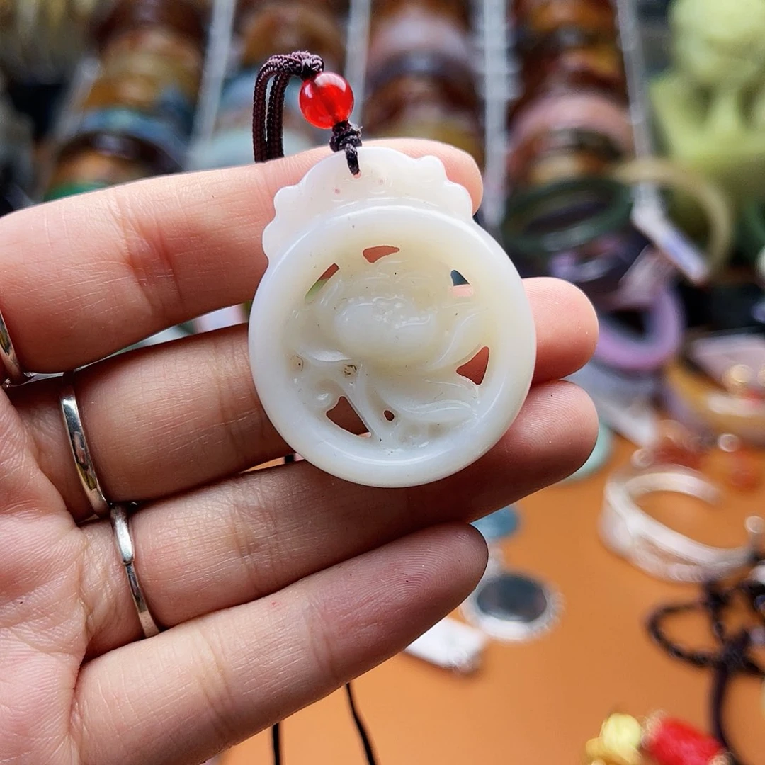 蛇纹石玉颈饰未镶嵌