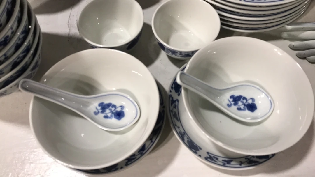 中国磁州窑翡翠青花瓷餐具