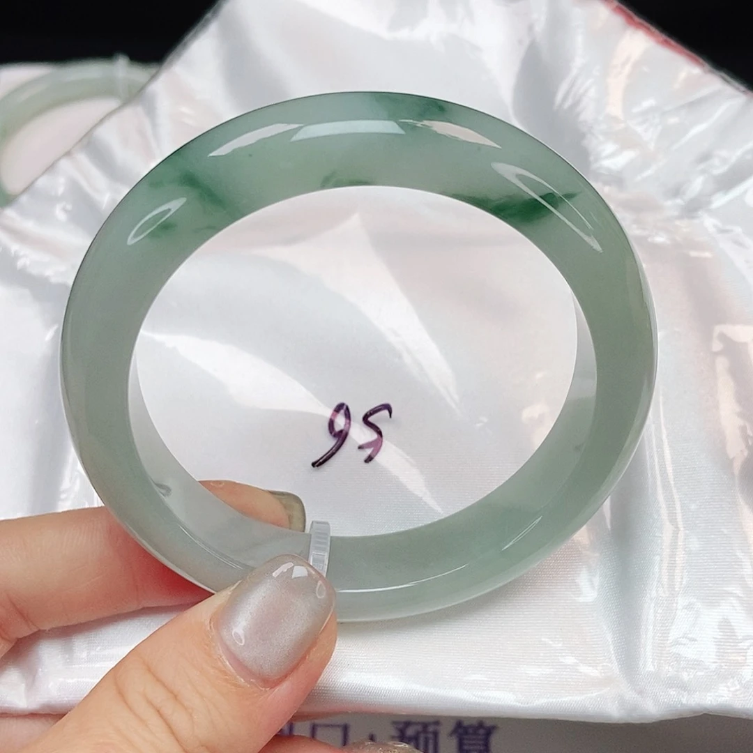 翡翠手镯未镶嵌山水飘花特色镯