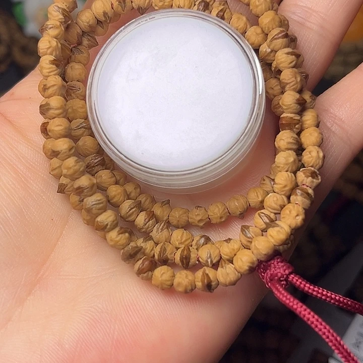 浦***租柏香籽/百香籽吊坠