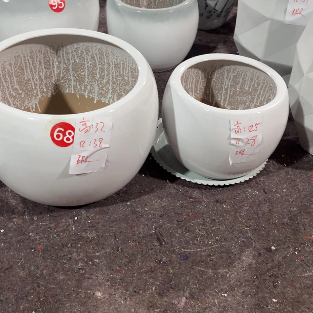 白色球球一套两个花盆