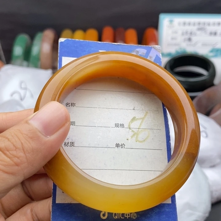 未镶嵌手镯石英质玉