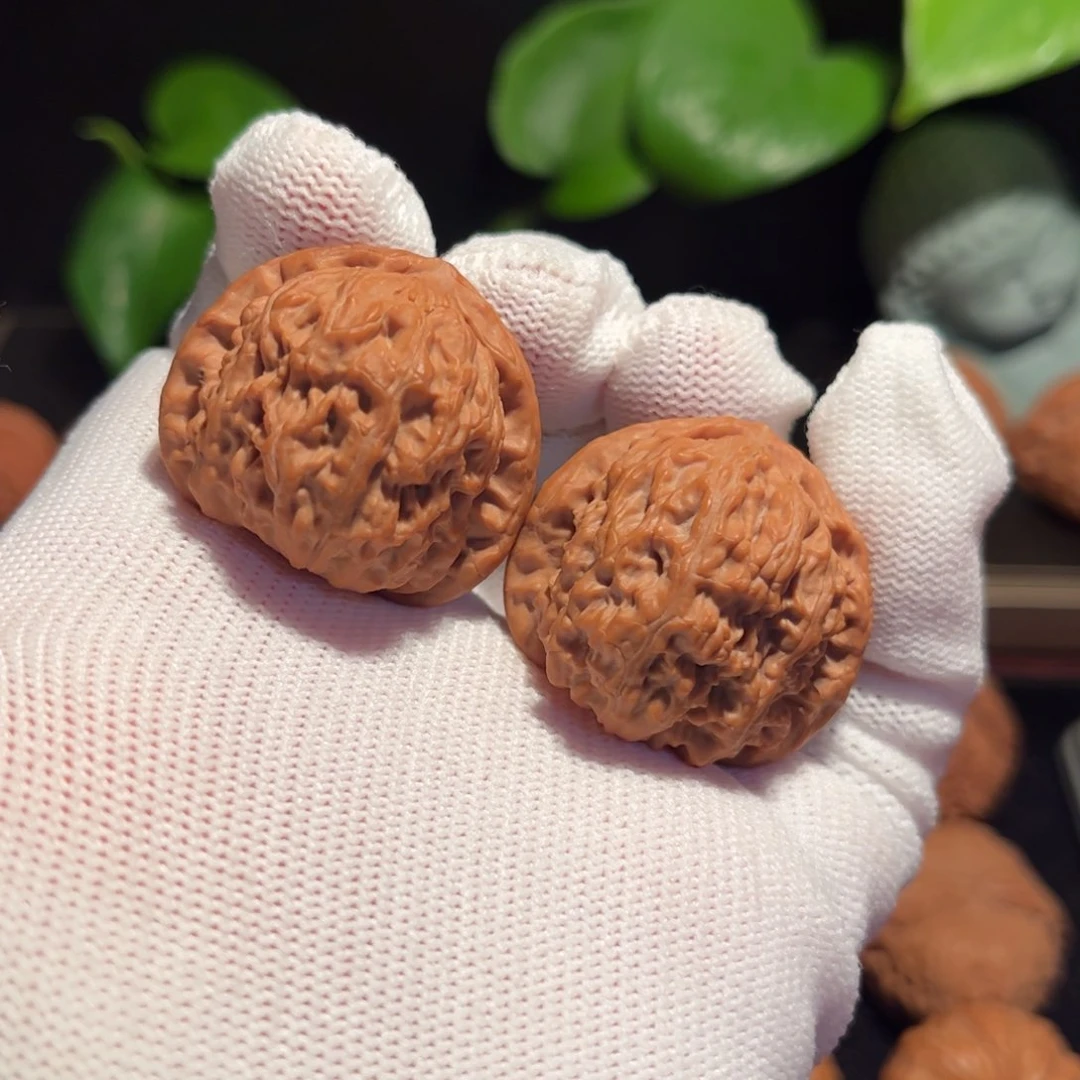 【闪购商品】文玩核桃把件三角白手捻全品34