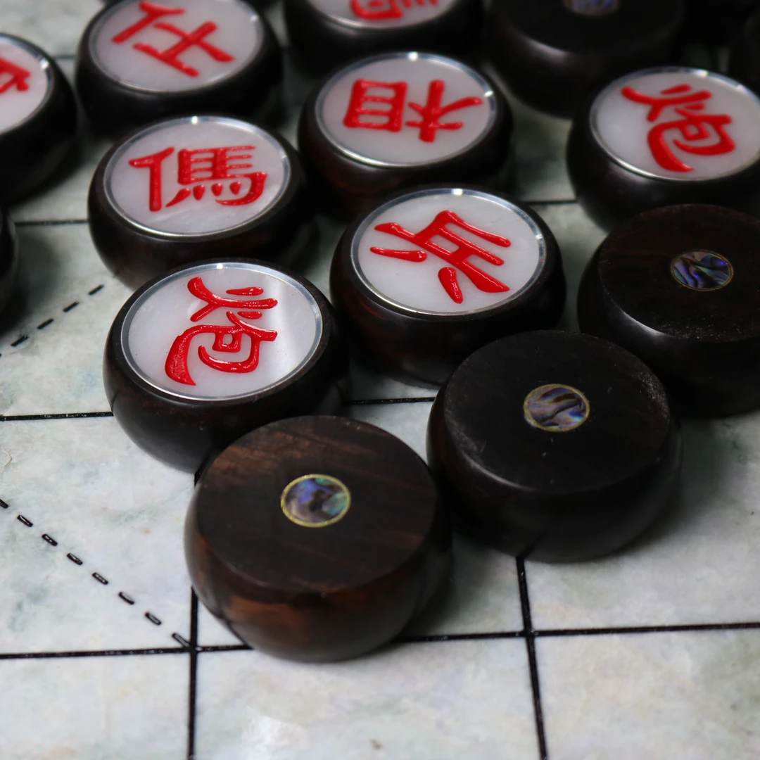 zhihe/智合紫光檀象棋镶嵌天山玉背面螺钿工艺