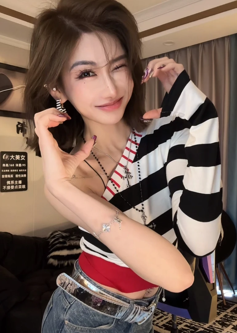 法式性感露肩撞色条纹上衣女新款甜辣妹修身显瘦气质