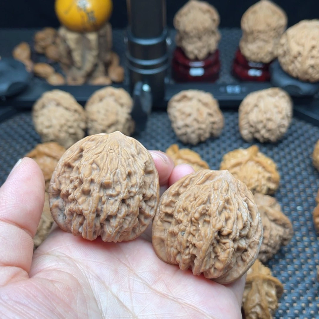 文玩核桃吊坠43尺麦穗虎头