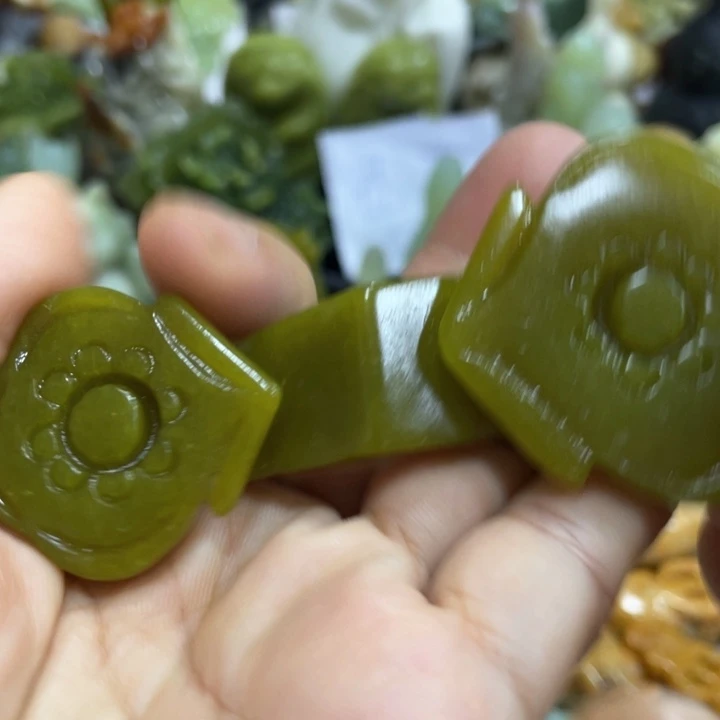 蛇纹石玉未镶嵌珠宝奇石