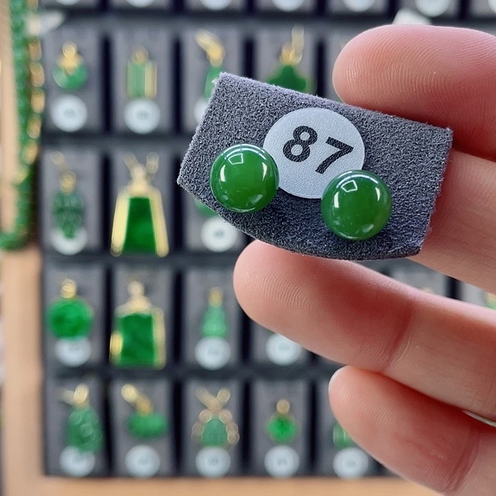 18K金镶嵌和田玉耳饰