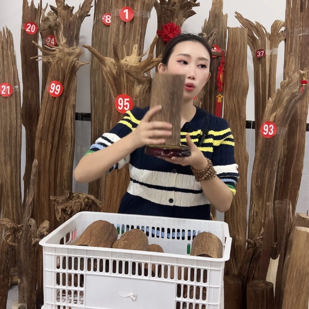 沉香碎屑沉香原材料