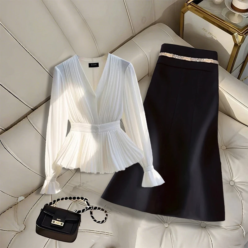 时尚百搭套装女秋冬新款法式轻奢v领衬衫设计感半身裙气质两件套