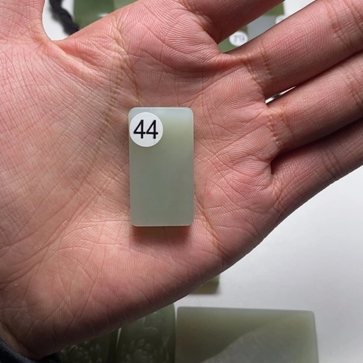 和田玉颈饰未镶嵌螺*钉